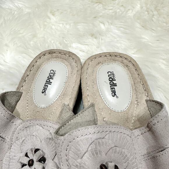 Cobbie Cuddlers Regina Suede Floral Sandal Sz 11W - Picture 3 of 8